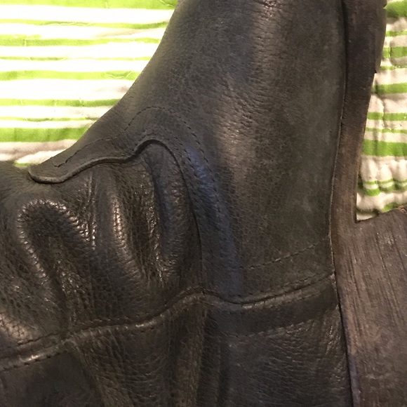Frye Carson black distressed boot - Picture 6 of 8